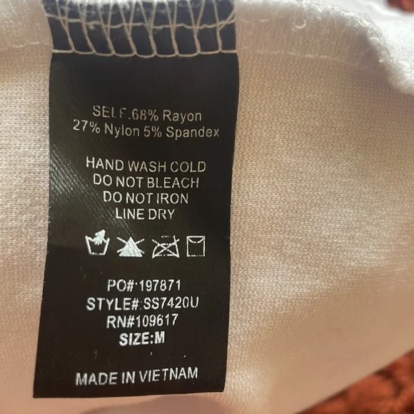 White skirt - Picture 3 of 3